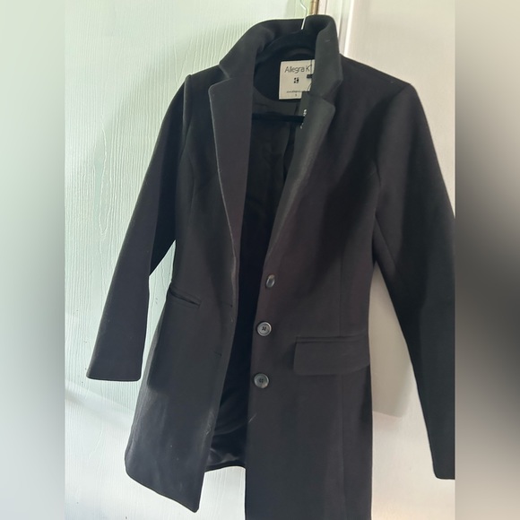 Black small coats - Picture 1 of 3